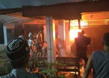 Video: Kebakaran di Kawasan Padat di Padang, Satu Orang Terluka
