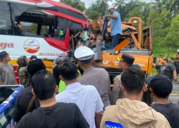 Kronologi Kecelakaan Bus Gumarang Jaya vs Truk di Jalan Padang-Solok