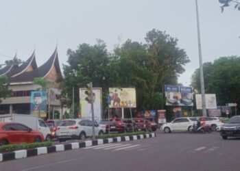 Lampu Lalu Lintas di Simpang Masjid Raya Sumbar Tak Berfungsi, Kabel Dicuri