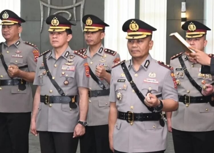 Serah terima jabatan sejumlah Kapolres di Mapolda Sumbar, Senin (14/4).