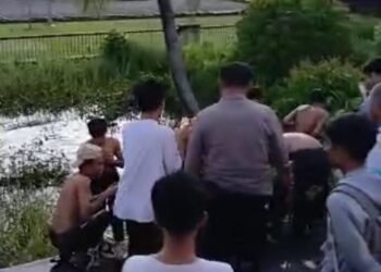 Video: Warga Ceburkan Belasan Remaja Tawuran di Padang