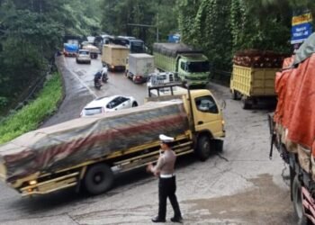 Kecelakaan Tunggal di Sitinjau Lauik, Truk Nyaris Masuk Jurang