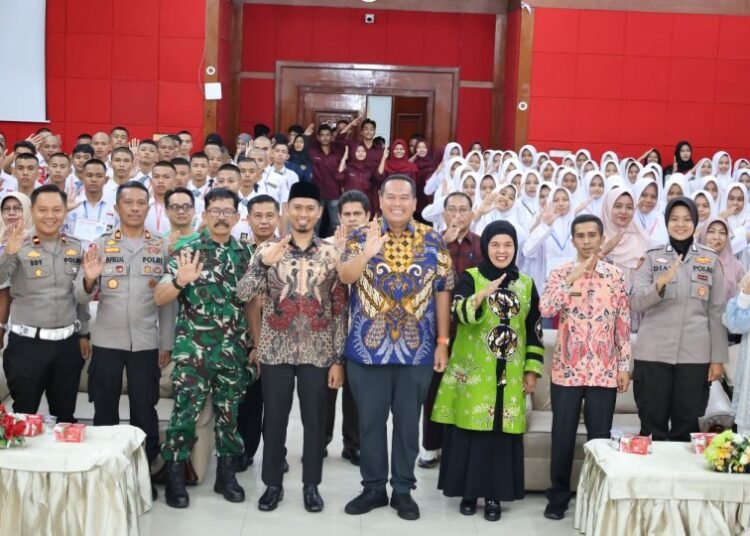 Foto bersama pembukaan Seleksi Calon Pasukan Pengibar Bendera Pusaka (Paskibraka) Kota Pariaman 2025, Sabtu (12/4).