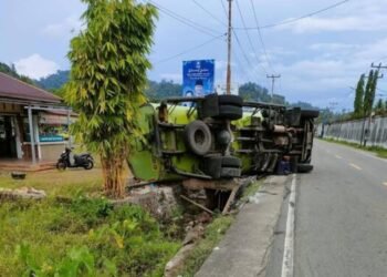 Sopir Hilang Kendali, Truk Asal Bengkulu Kecelakaan di Padang