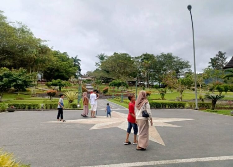 Pusat Dokumentasi Informasi Kebudayaan Minangkabau (PDIKM) Kota Padang Panjang.