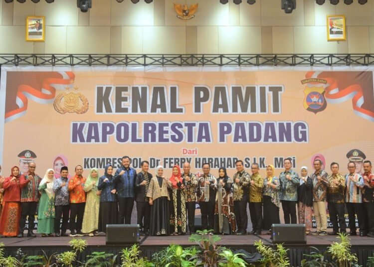 Acara Kenal Pamit Kepala Kepolisian Resor Kota (Kapolresta) Padang yang digelar di ZHM Premiere Hotel, Sabtu malam (12/4).