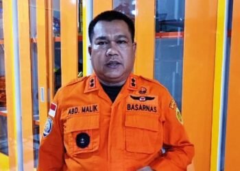 Tim SAR Cari 8 Wisatawan yang Terjebak di Air Terjun Solok Selatan