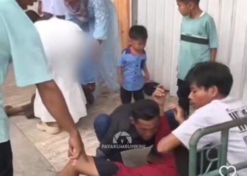 Ibu-Ibu di Payakumbuh Terjatuh karena Pakaian Diputar Ban Motor