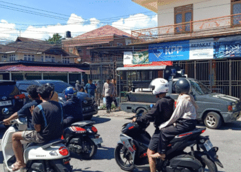 Mencekam, Remaja Bersenjata Tajam Saling Serang di Jalan Padang