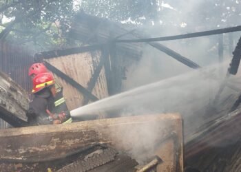 Video: Kebakaran Hanguskan Satu Rumah di Padang