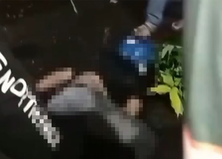 Seorang pengendara motor terlibat kecelakaan tunggal hingga tewas di Padang pada Minggu (6/4) dini hari.