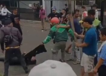 Video: Maling Motor Bersenjata Api Babak Belur Diamuk Massa hingga Tak Berdaya