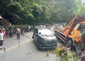 8 Kendaraan Kecelakaan Beruntun di Padang Panjang, Korban Berjatuhan