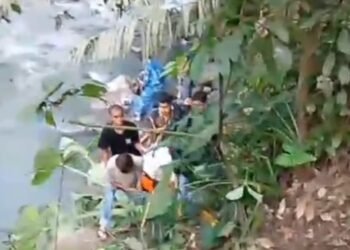 Motor Terjun ke Sungai di Jembatan Lubuk Paraku Sitinjau Lauik: Satu Tewas, Tiga Luka-luka