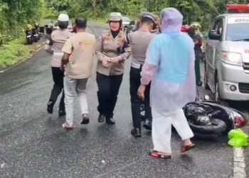 Video: Pengendara Kecelakaan Saat Petugas Tengah Evakuasi Bus Kecelakaan di Malalak