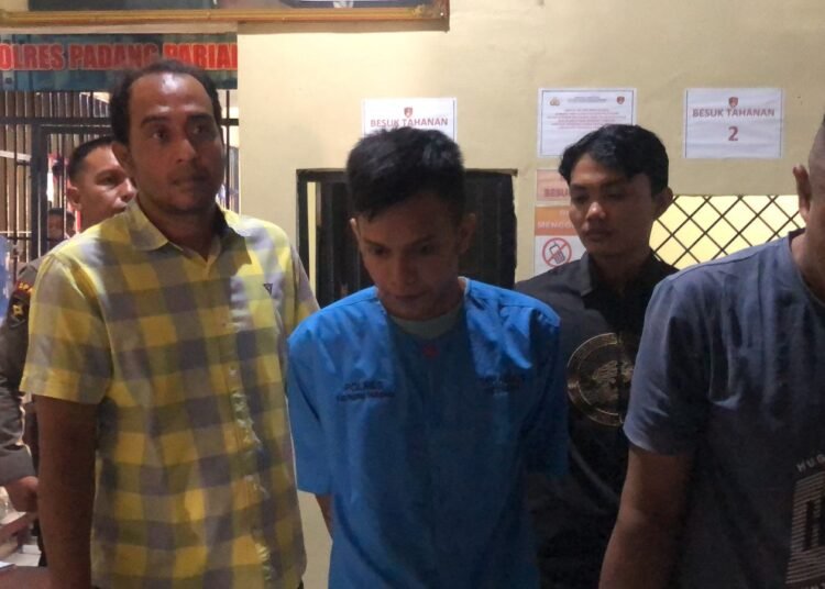 Indra Septiarman alias In Dragon, tersangka dalam kasus pembunuhan dan pemerkosaan terhadap Nia Kurnia Sari (18).