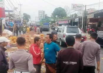 Sopir Tewas Saat Truk yang Dikendarainya Terguling di SPBU Agam