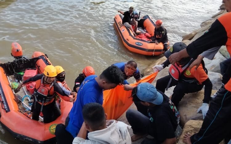 Bocah SD yang dilaporkan hanyut di Sungai Batang Kandis, kawasan Lubuk Buaya, Kecamatan Koto Tangah, Kota Padang, ditemukan meninggal dunia pada Rabu (16/4).