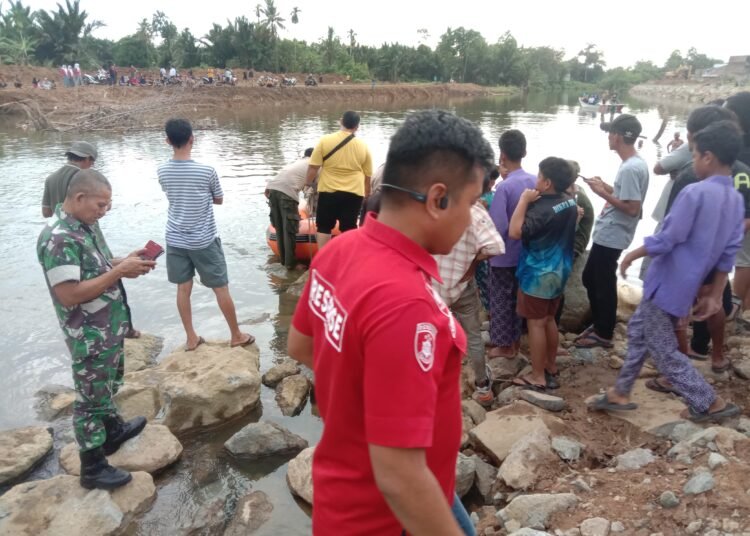 Bocah dilaporkan hilang terseret arus saat mandi di Sungai Batang Kandis, kawasan Lubuk Buaya, Kecamatan Koto Tangah, Kota Padang, pada Selasa sore (15/4).