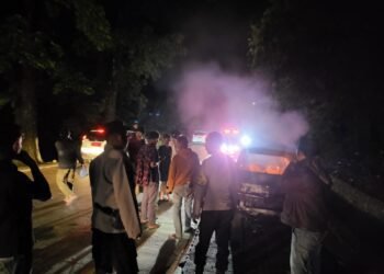 Satu Minibus Ludes Terbakar di Jalan Raya Padang-Solok