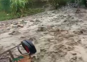 Longsor Landa Jalan Aie Dingin Surian, Akses Solok-Solok Selatan Terganggu