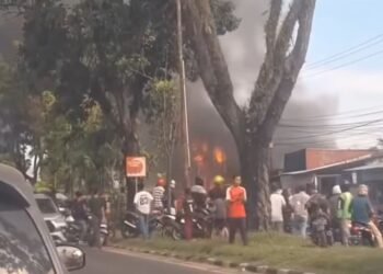 Video: Kebakaran Besar di Jalan Hamka Padang