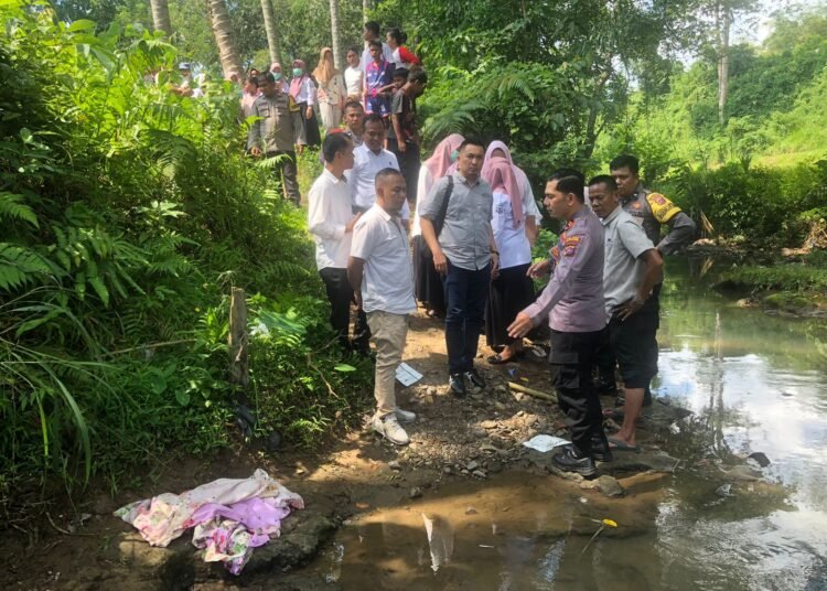 Penemuan mayat bayi di sungai di Sijunjung, Rabu (7/5).