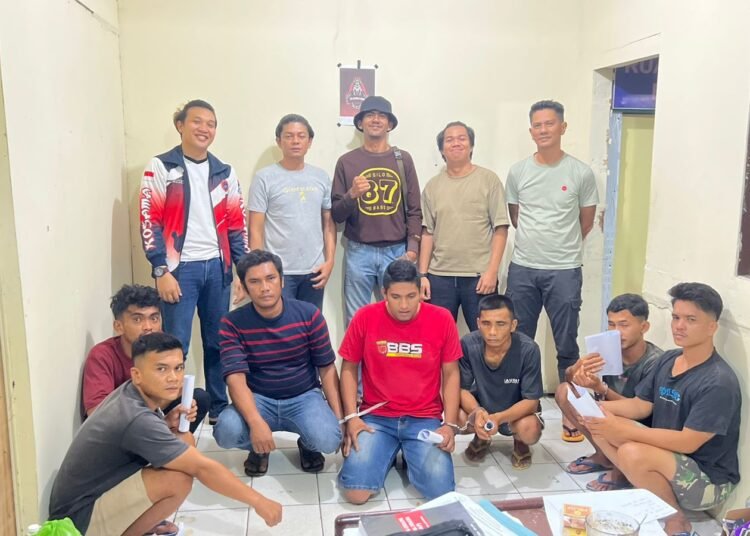 Polisi menangkap tujuh terduga pencuri pakan ayam pada Rabu (21/5) sekitar pukul 14.00 WIB.