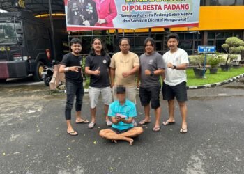Bobol Rumah, Pencuri di Padang Diringkus di Atap Rumah Warga
