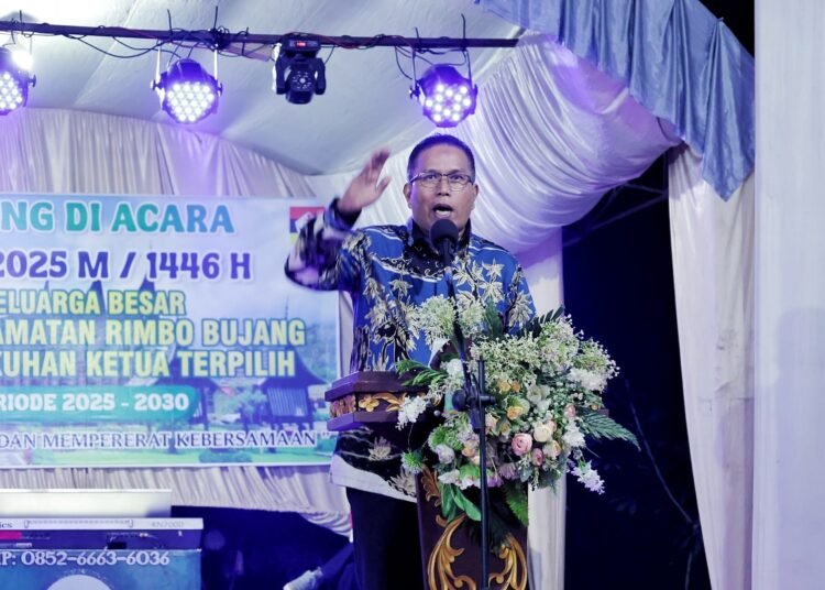 Wakil Wali Kota Pariaman, Mulyadi, menghadiri Halalbihalal dan Pengukuhan Ketua Terpilih PKDP Kecamatan Rimbo Bujang Periode 2025-2030 di Kabupaten Tebo, Provinsi Jambi, Sabtu (3/5) malam. Foto: Pemko Pariaman
