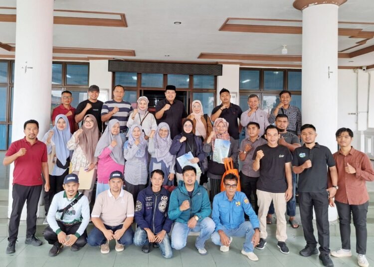 Wali Kota Pariaman Yota Balad dan Wakil Wali Kota Pariaman Mulyadi melepas Tim Gabungan Inventariasi. (foto: Pemko Pariaman),