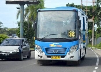 Hardiknas, Pemko Padang Berlakukan Tarif Rp2 untuk Pelajar yang Naik Trans Padang