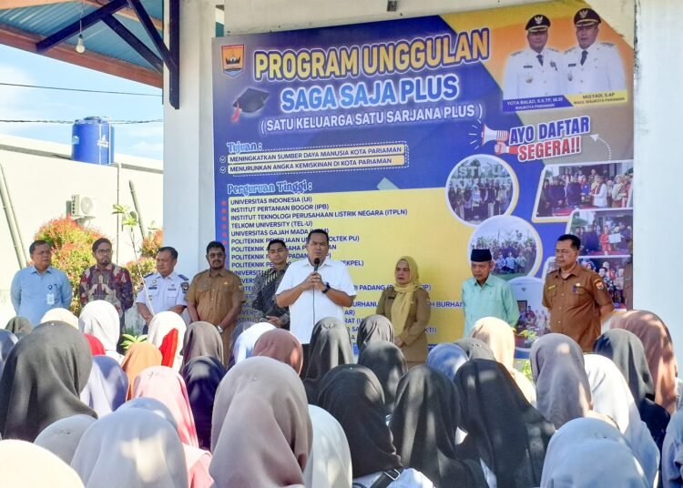 Wali Kota Pariaman Yota Balad memberi arahan perihal Program Saga Saja Plus di Kantor Dinas Pendidkan dan Pemuda dan Olahraga Kota Pariaman, Senin (19/5).