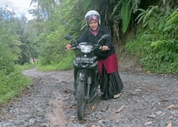 Perjuangan Sunyi Guru Honorer di Padang Pariaman, Mengukir Asa di Kerikil Jalan Tak Beraspal