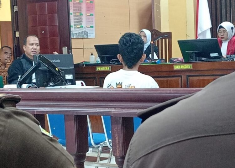 Sidang kasus pembunuhan dengan terdakwa Indra Septiarman di Pengadilan Negeri (PN) Pariaman, Selasa (6/5).