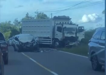Kecelakaan di Lima Puluh Kota, Minibus Ringsek Parah