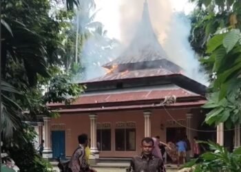 Video: Detik-detik Surau di Padang Pariaman Terbakar