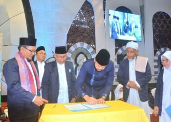 Fadly Amran Kukuhkan Pengurus Majelis Taklim Yasin Sumbar 2025-2030
