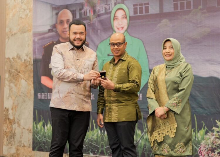 Wali Kota Padang, Fadly Amran saat menghadiri acara Pisah Sambut Komandan Kodim 0312/Padang. (foto: Diskominfo Padang).