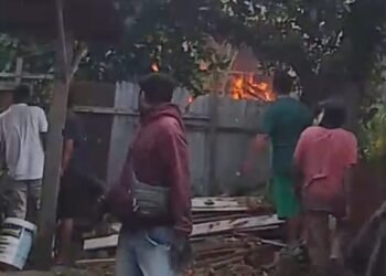 Satu Rumah Terbakar di Padang, 3 Mobil Damkar Diturunkan