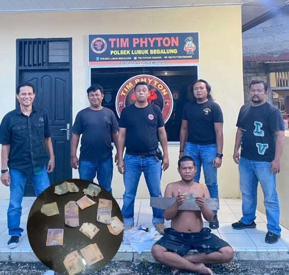 Pelaku pemalakan di pasar di Padang diringkus polisi. (foto: Dok. Polsek Lubuk Begalung).