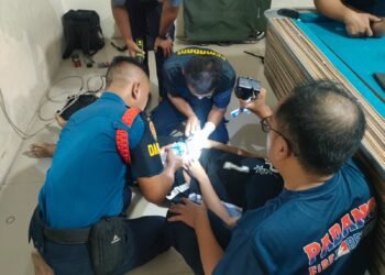Damkar Padang Bantu Keluarkan “Perkutut” Pemuda yang Terjepit Ritsleting