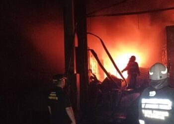 Segini Kerugian Kebakaran Dahsyat Pabrik Karet PT Teluk Luas di Padang