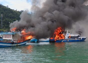 Dua Kapal Terbakar di Pelabuhan Samudera Bungus Padang