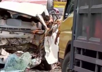 Video: Kecelakaan Maut di Riau Libatkan Truk asal Sumbar, Sopir Terjepit dalam Kendaraan