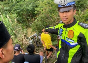 Sopir Diduga Ngantuk, Avanza Terjun ke Sungai di Jalan Raya Padang-Solok