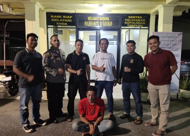 Polisi menangkap penadah mobil curian di Nagari Barung-Barung Belantai, Kecamatan Koto XI Tarusan, Pesisir Selatan, pada Rabu (28/5) subuh. Foto: Polsek Koto XI Tarusan