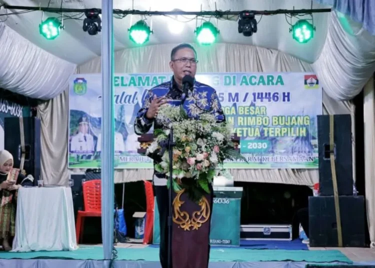 Wawako Pariaman, Mulyadi saat sambutan pada Halal-Bihalal & Pengukuhan Ketua Terpilih Persatuan Keluarga Daerah Piaman (PKDP) Kecamatan Rimbo Bujang Periode 2025-2030