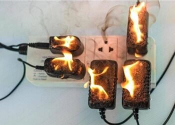 Tempat Mengecas Perangkat Elektronik Diduga Sumber Kebakaran Rumah di Padang