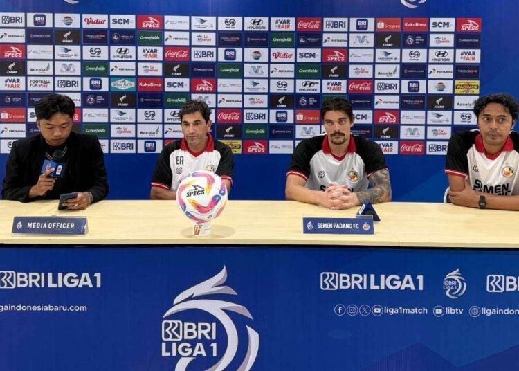 Semen Padang FC dalam press conference jelang laga lawan Arema FC. (Dok IG Semen Padang FC)